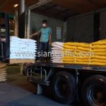 สีเทอร์โมพลาสติก จำนวน 1,500 ถุง ส่งไปที่พนมเปญ ประเทศกัมพูชา