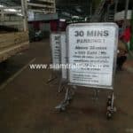 ป้ายกั้นจราจร 30 MINS PARKING ABOVE 30 MINS.. บริษัท เดอะ คอมมอนส์ จำกัด